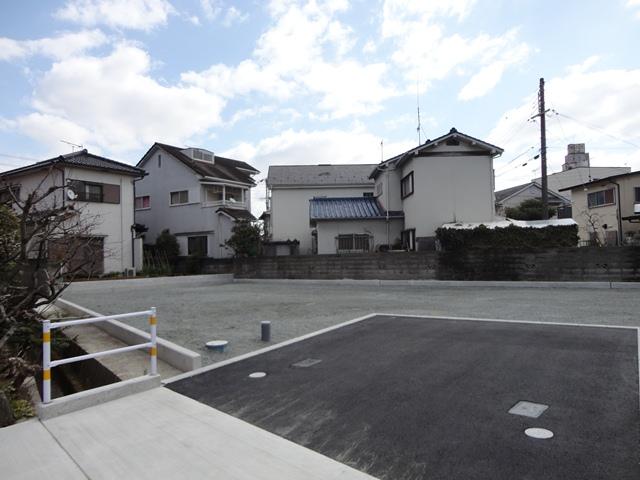 Local photos, including front road. Frontal road