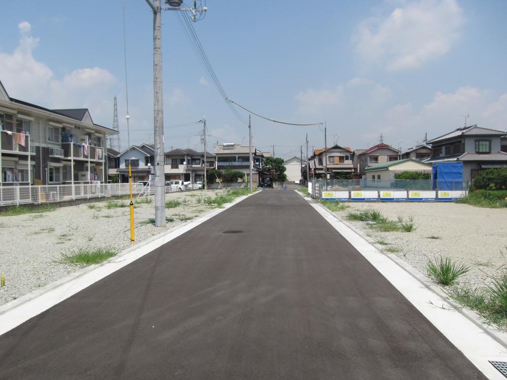 Local photos, including front road.  ◆ Local (August 2013) Shooting