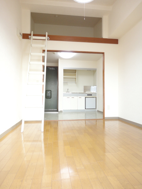 Living and room. Western-style with a loft ^^