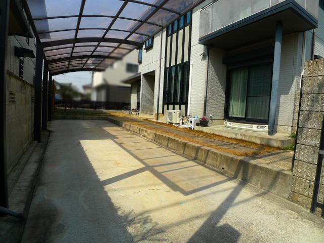 Parking lot. Carport 2 cars, There is separate from one car parking space is here