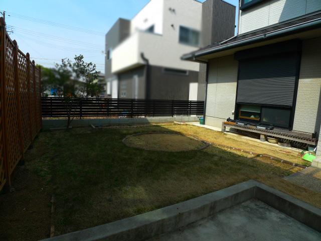 Garden. Spacious Kazu Ono space