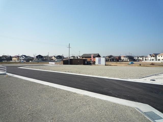 Local photos, including front road. Local Photos January 2013 shooting