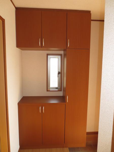 Entrance. Also happily cooking in face-to-face kitchen.