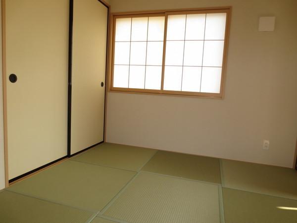 Non-living room. Loose is a bath one tsubo type.