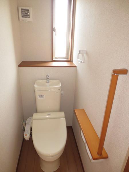 Toilet. Laundry Jose you a lot in a wide veranda.