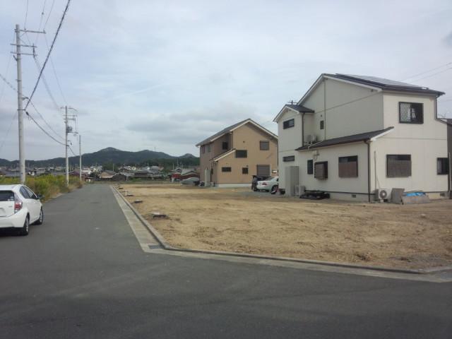 Local photos, including front road.  ◆ Local (10 May 2013) Shooting