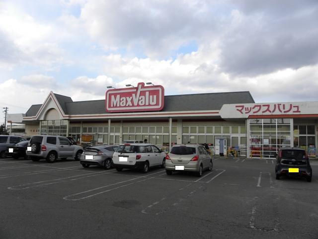 Supermarket. Maxvalu up to 400m