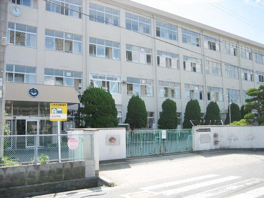 Junior high school. Kakogawa Municipal hommock until junior high school 721m