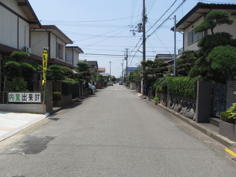 Local photos, including front road.  ◆ Front road (August 2013) taken from the north to the south