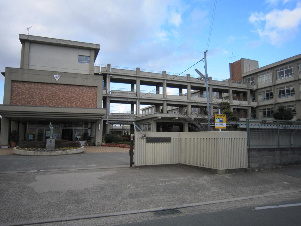 Primary school. Kakogawa 700m up to elementary school
