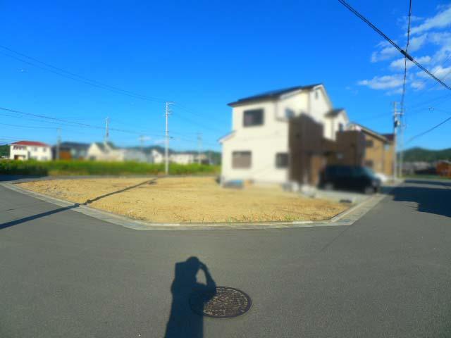 Local photos, including front road. Local (10 May 2013) Shooting It is in the local streets