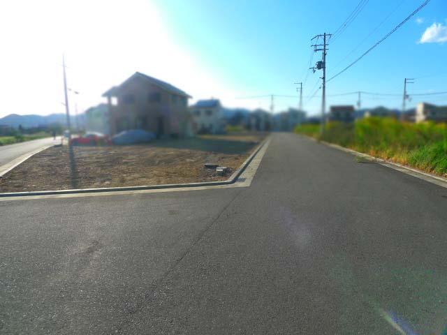 Local photos, including front road. Local (10 May 2013) Shooting It is in the local streets