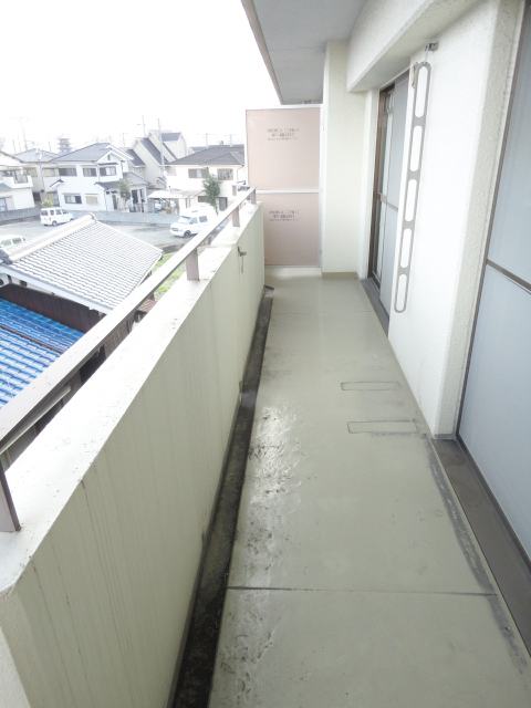 Balcony. South-facing daily allowance good balcony - ^^