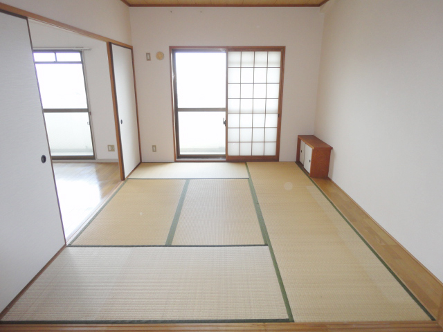 Other room space. Per diem good Japanese-style room 6 quires ^^
