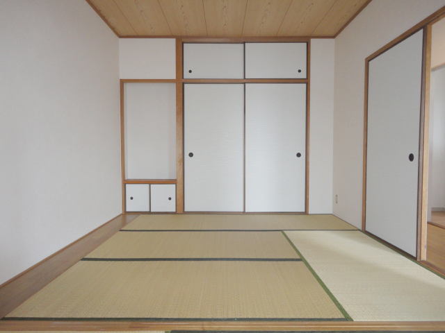 Other room space. Japanese-style room 4.5 Pledge ^^
