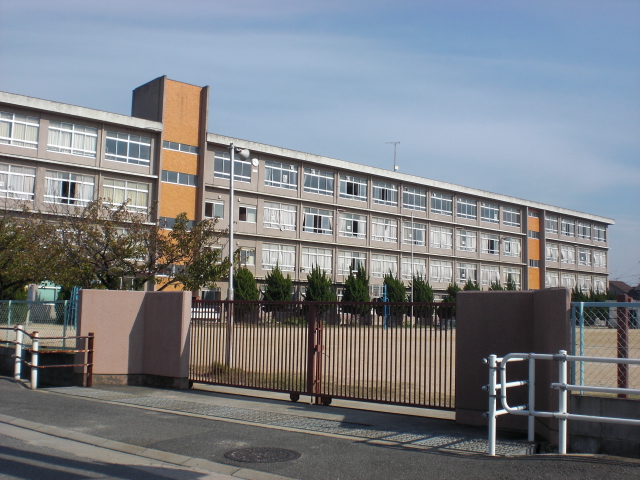 Primary school. Kakogawa City Hiraoka 759m east to elementary school (elementary school)