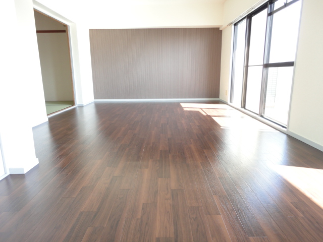 Living and room. The accent Cross specification ^^