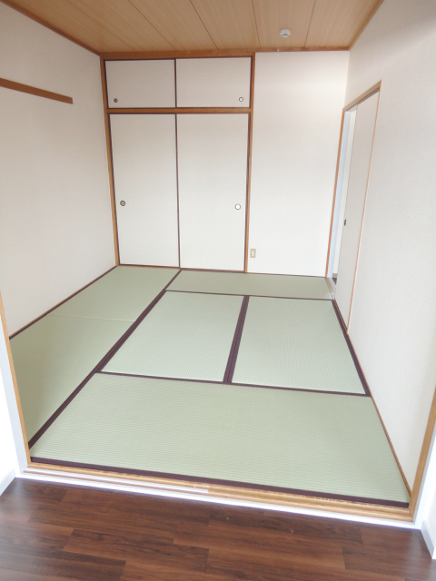 Other room space. Japanese-style room 6 quires ^^