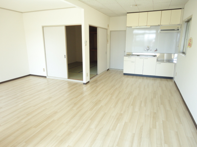 Living and room. Balcony - LDK16 pledge from ^^