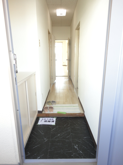 Entrance. There cupboard! ^^ From entrance