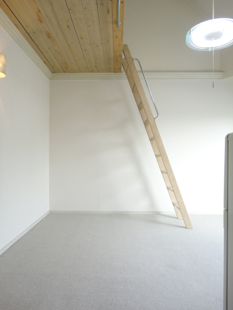 Other room space. Western-style 6 Pledge!