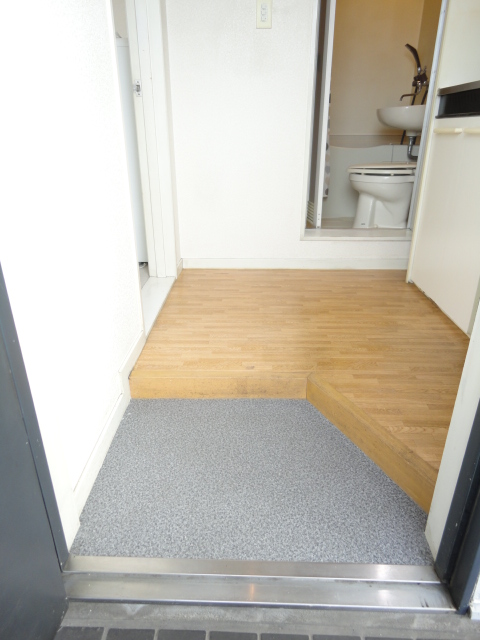 Entrance. With cupboard!