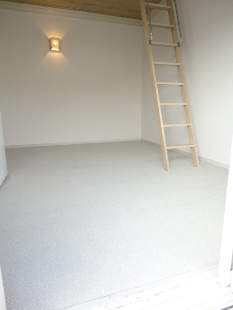 Other room space. Western-style 6 Pledge!