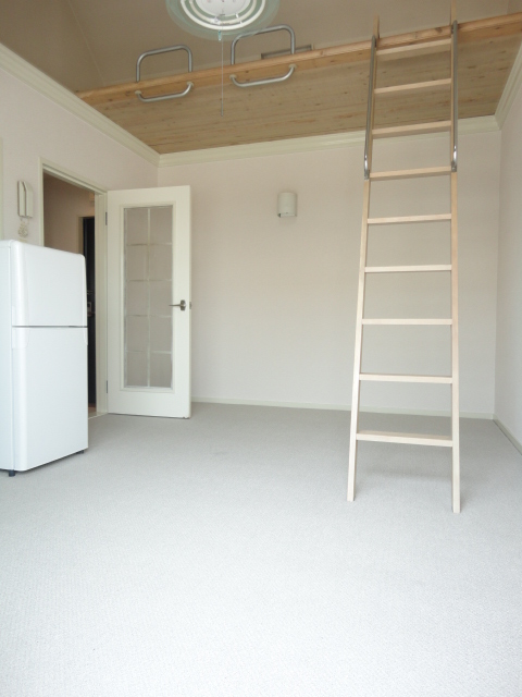 Other room space. Western-style 6 Pledge!