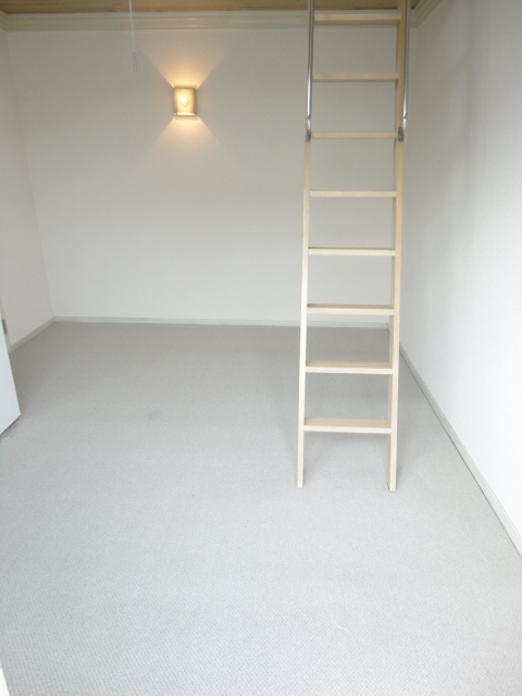 Other room space. Western-style 6 Pledge!