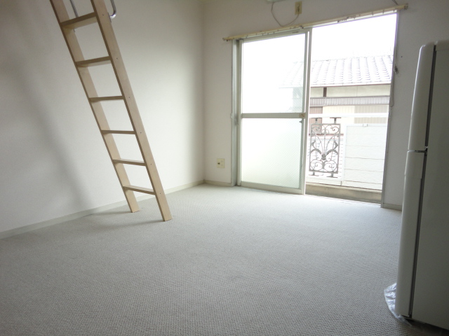 Living and room. Western-style 6 Pledge!