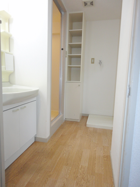 Washroom. 2way basin dressing room ^^