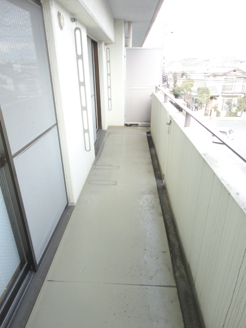 Balcony. South-facing daily allowance good balcony - ^^