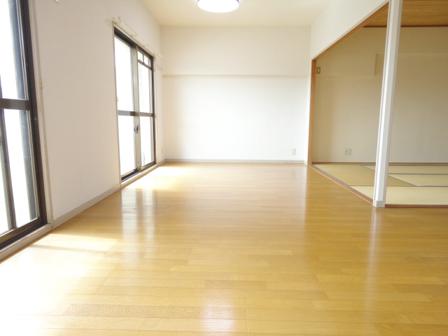 Living and room. Per diem good and bright LDK15 Pledge ^^