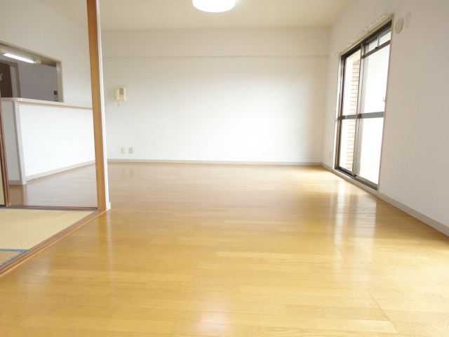 Living and room. Per diem good and bright LDK15 Pledge ^^