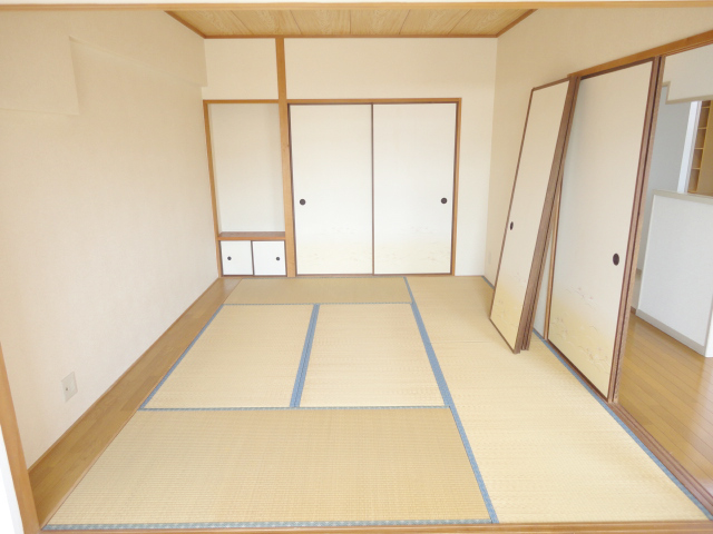 Other room space. Japanese-style room 6 quires ^^