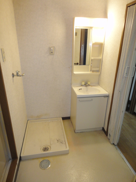 Washroom. Basin dressing room ^^