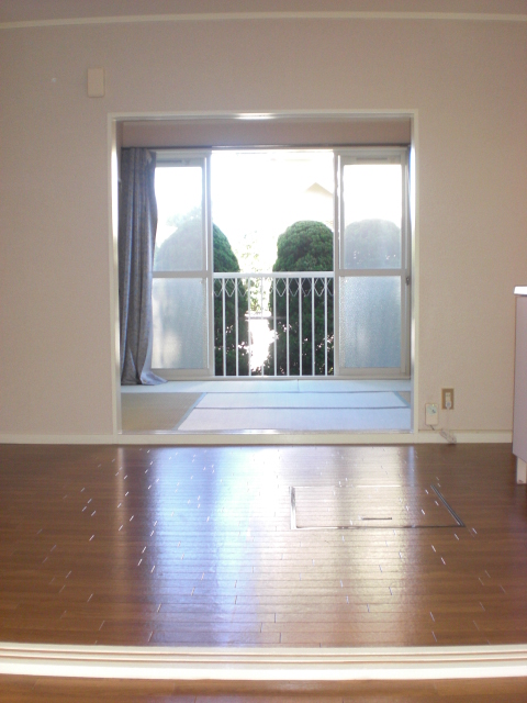 Living and room. Western-style DK ^^