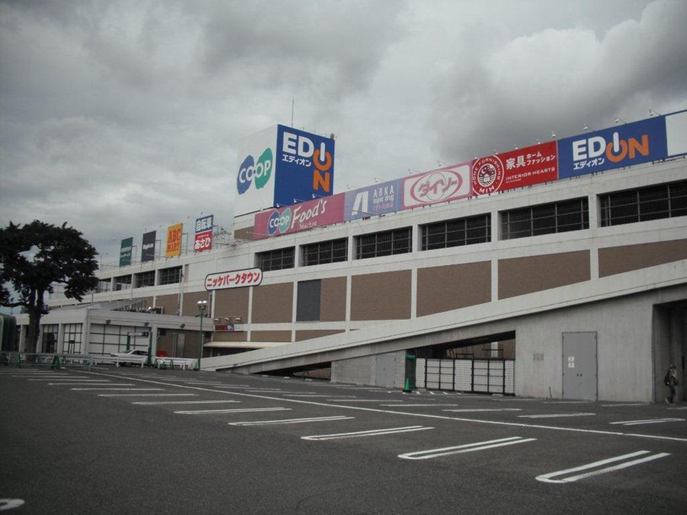 Shopping centre. Nickel Parktown until 2250m