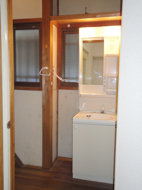 Other room space. Vanity ^^