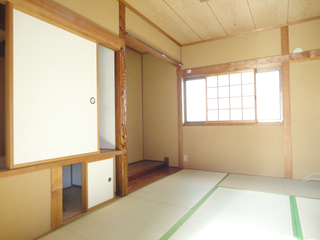Other room space. Of the second floor Japanese-style storage and alcove ^^