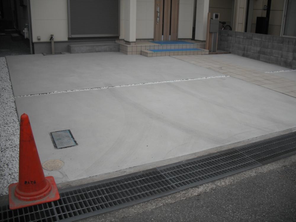 Parking lot. Newly built single-family Kakogawa Befuchoshinobekita cho local