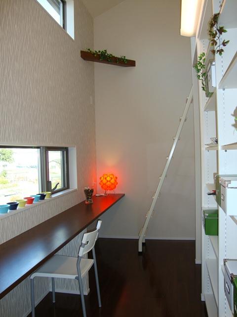 Model house photo. The space provided on the second floor of the hallway, Produce a family of time, Much-valued space.