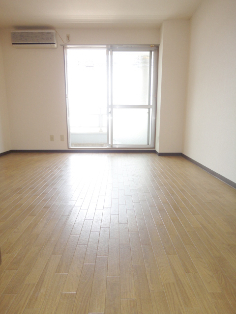 Other room space. Per diem good Western-style 9 quires ^^