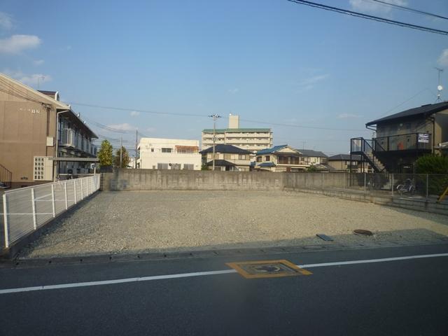 Local photos, including front road. Frontal road