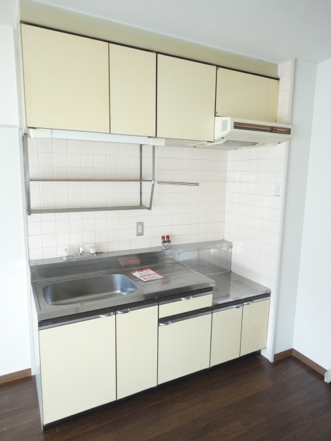 Kitchen. Gas stove installation Allowed!