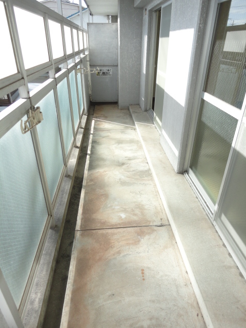 Balcony. Wide sunny balcony!