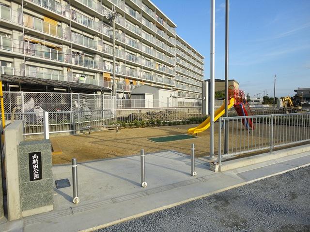 Other. It mama is also safe if there is also park in the park