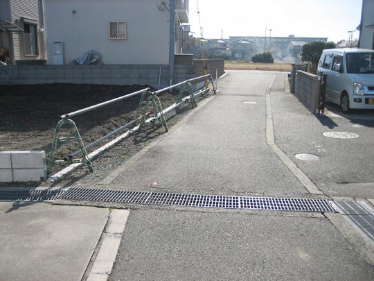 Local photos, including front road. Local (12 May 2012) shooting