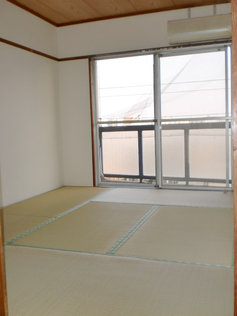 Other room space. 6 Pledge Japanese-style room!