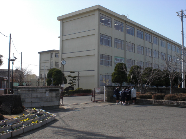 Junior high school. Kakogawa City Hiraoka up to junior high school (junior high school) 999m